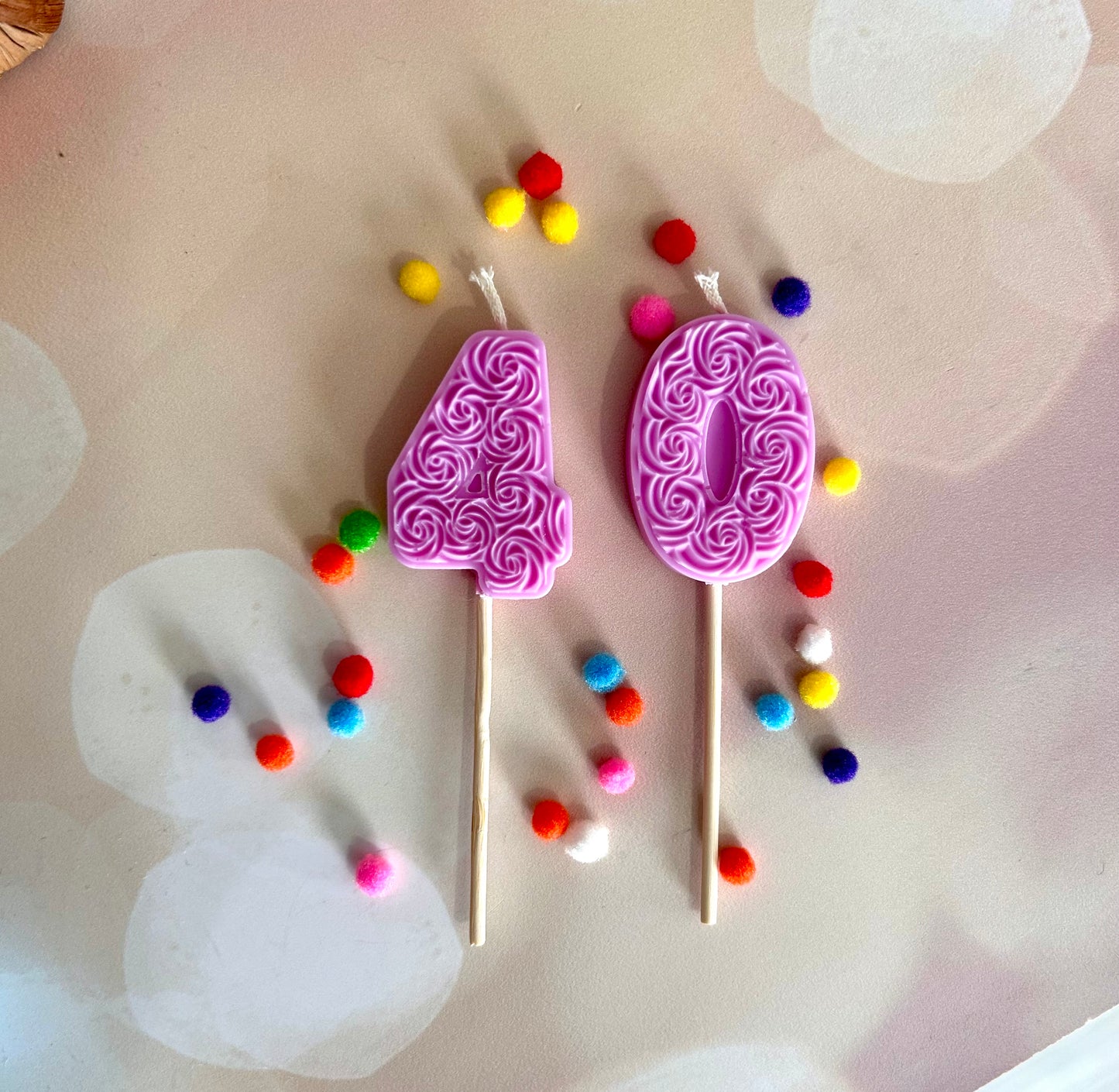 NÚMEROS DE PASTEL CON ROSAS