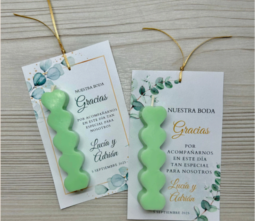 CORAZONES EN TARJETA