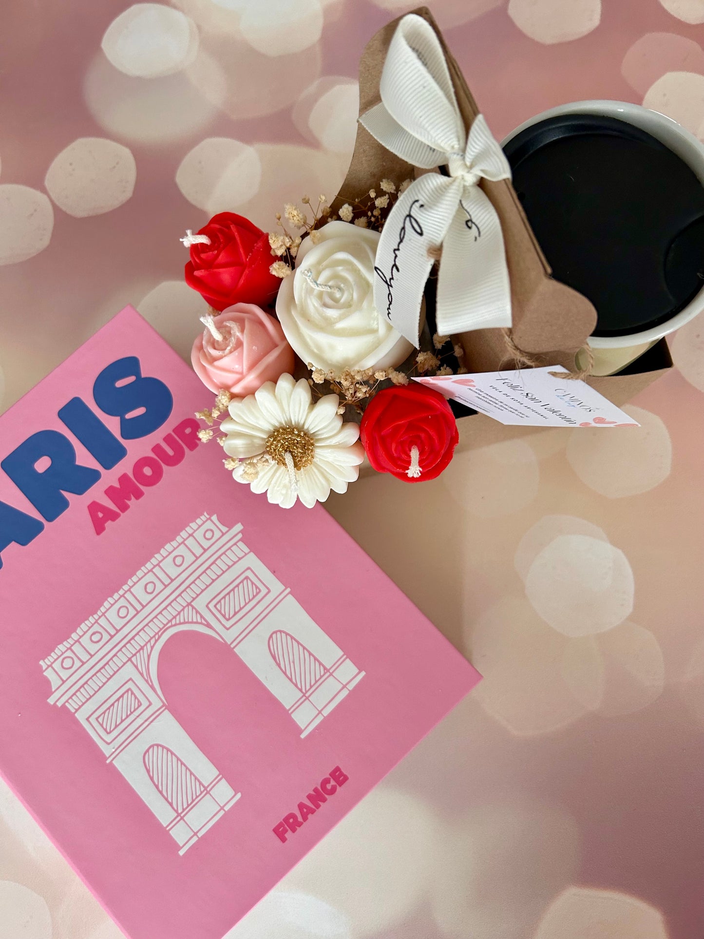 Flores en portavasos de café